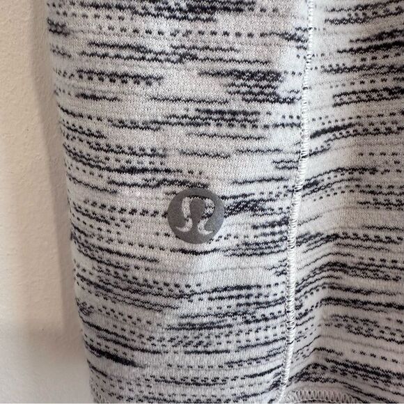 Lululemon Sweat Embrace Long Sleeve
Tiger Space Dye Black White - Picture 8 of 8